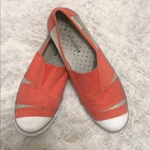 Columbia Sneakers Slip-On  Canvas Mesh Coral.  Size 8 Gently used